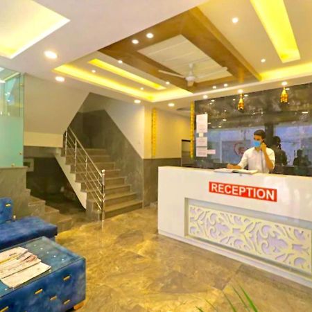 Hotel The Glory Near Delhi International Airport Нью-Дели Экстерьер фото