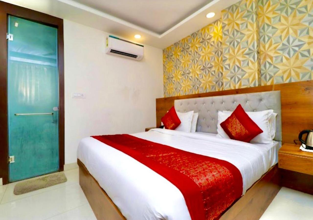 Hotel The Glory Near Delhi International Airport Нью-Дели Экстерьер фото